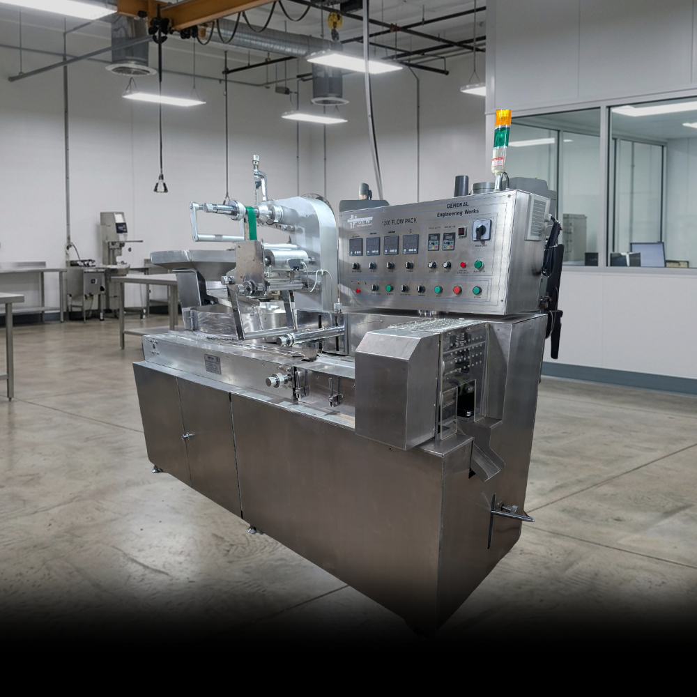 Pillow wrap packing machine in operation